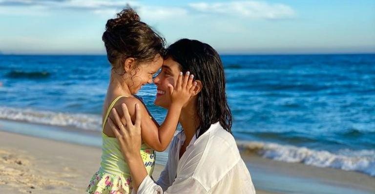 Leticia Almeida posa com filha mais velha e se espanta com seu crescimento - Reprodução/Instagram