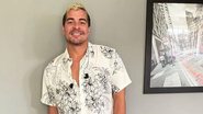 Thiago Martins esbanja sorriso sincero ao posar durante momento de descontração - Reprodução/Instagram