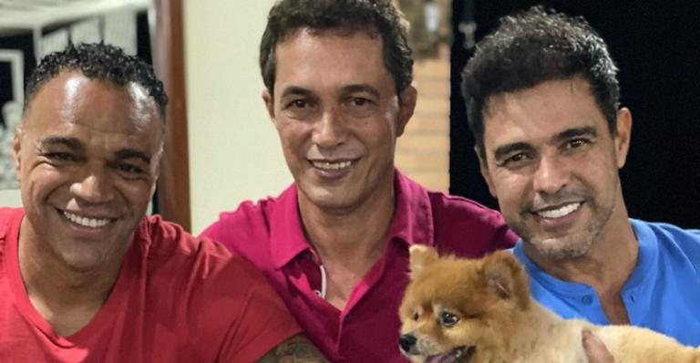 Zezé Di Camargo posa com o irmão, Emanoel e com cunhado, Denilson - Reprodução/Instagram