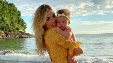 Carol Dias se declara ao posar com a filha, Esther, no colo - Reprodução/Instagram