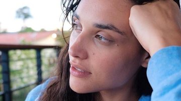 Débora Nascimento impressiona a web ao posar toda sorridente para clique deslumbrante - Reprodução/Instagram