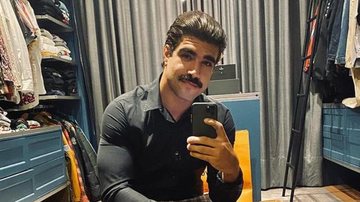 Caio Castro surge surfando em Fernando de Noronha - Reprodução/Instagram