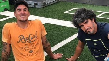 Gabriel Medina posa ao lado do pai em um momento encantador - Reprodução/Instagram