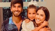 Deborah Secco posa com a filha e o marido na Bahia - Reprodução/Instagram