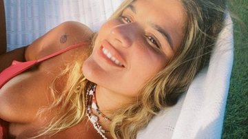 Giulia Costa posa de costas com biquíni fio dental - Reprodução/Instagram