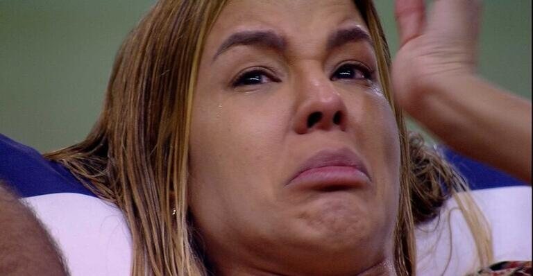 Kerline chorando após desabafo - Reprodução/TV Globo
