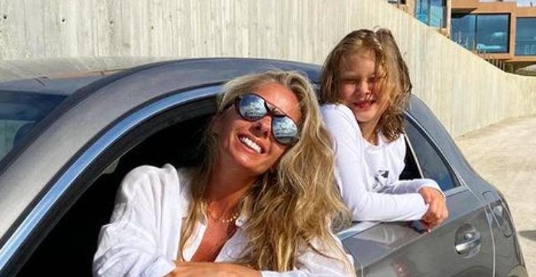 Adriane Galisteu faz cliques encantadores do filho surfando - Reprodução/Instagram