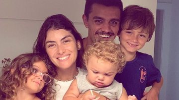 Mariana Uhlmann posa ao lado de Felipe Simas e dos filhos - Reprodução/Instagram