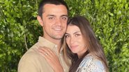 Mariana Uhlmann arranca suspiros dos fãs ao posar agarradinha com o marido, Felipe Simas - Reprodução/Instagram