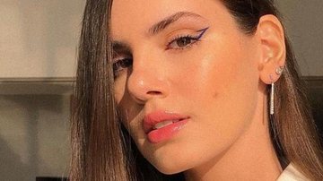 Camila Queiroz encanta a web ao exibir sorriso tímido em lindo registro - Reprodução/Instagram