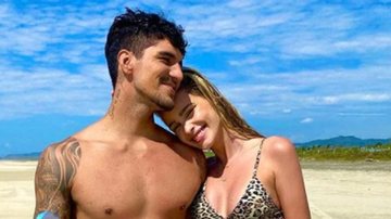 Yasmin Brunet empina o bumbum em clique romântico com Gabriel Medina - Reprodução/Instagram