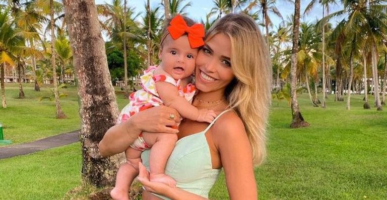 Carol Dias relembra clique do primeiro mês da filha, Esther - Reprodução/Instagram