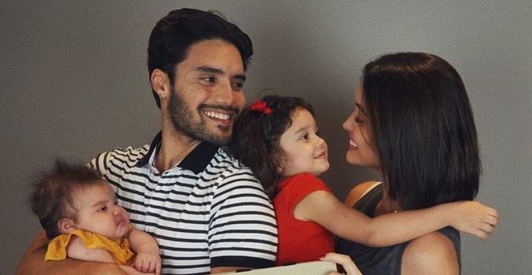 Leticia Almeida arranca suspiros dos fãs com clique em família - Reprodução/Instagram