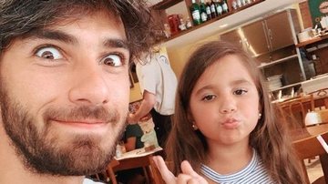 Hugo Moura e a filha, Maria Flor, fazem voo paramotor - Reprodução/Instagram