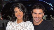 Mariano e Jakelyne Oliveira posam coladinhos durante viagem - Reprodução/Instagram