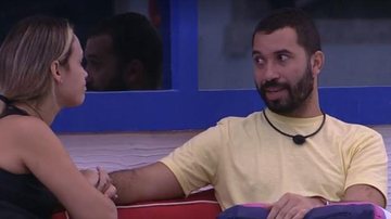 Sarah e Gilberto dividem opiniões sinceras sobre as atitudes de Karol Conká - Reprodução/Tv Globo