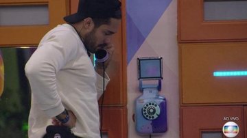 BBB21: Arcrebiano atende o Big Fone pela terceira vez - Reprodução/TV Globo