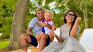 Thammy Miranda posa coladinho ao lado da família - Foto/Instagram