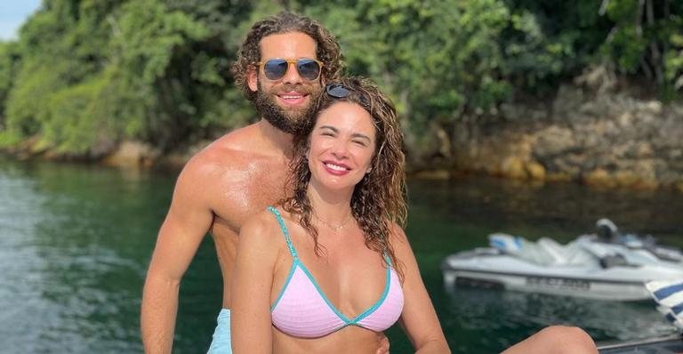 Luciana Gimenez posta clique romântico com o namorado durante passeio de barco - Reprodução/Instagram