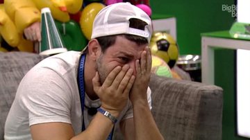 BBB21: Caio se emociona com presente do anjo - Reprodução/TV Globo