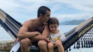 Felipe Simas fala sobre paternidade ao posar com Joaquim - Reprodução/Instagram
