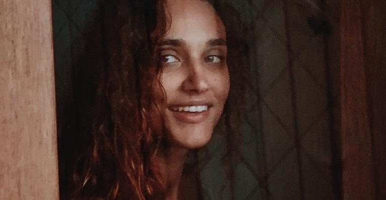 Débora Nascimento rouba a cena ao posar belíssima de perfil - Foto/Instagram