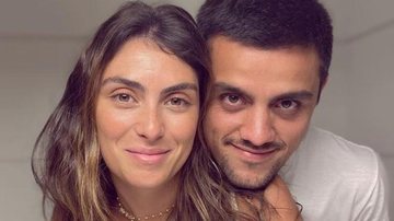 Mariana Uhlmann posa para clique romântico com Felipe Simas e fãs elogiam - Reprodução/Instagram