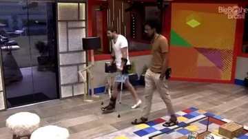 BBB21: Caio conversa com João Luiz sobre visão de Juliette - Reprodução/TV Globo