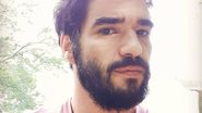 Caio Blat surpreende com barba longa em clique no Vidigal - Reprodução/Instagram