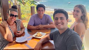 Em clima de TBT, César Filho posta clique da família - Reprodução/Instagram