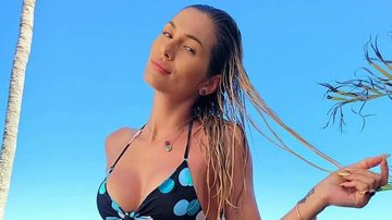 Lívia Andrade encanta ao posar na beira do mar - Reprodução/Instagram