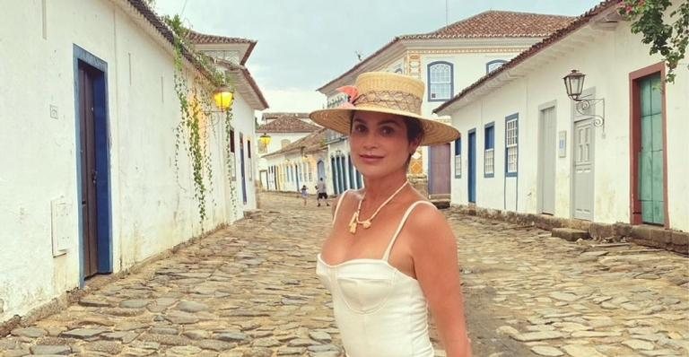 Flávia Alessandra arrasa corações ao posar de maiô - Foto/Instagram