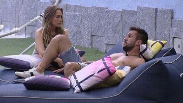 Carla Diaz e Arthur quase têm nova discussão - Reprodução/TV Globo
