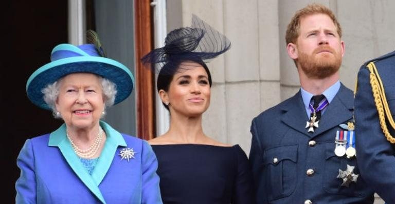 Rainha Elizabeth II está lidando com polêmica de Harry e Meghan sozinha! - Foto/Getty Images