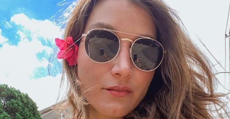 Gabriela Pugliesi empina o bumbum em clique na praia e exibe corpão - Reprodução/Instagram