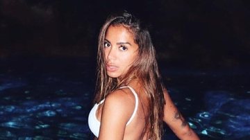 Anitta deixa barriga de fora em look para noitada - Reprodução/Instagram