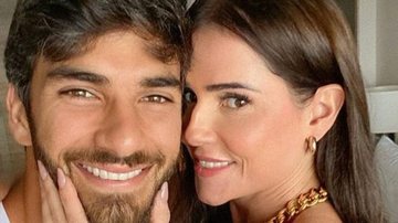 Deborah Secco surge agarradinha com o marido, Hugo Moura - Reprodução/Instagram