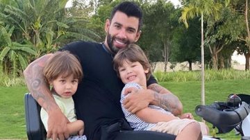 Gusttavo Lima posa com os filhos em barco de luxo - Reprodução/Instagram