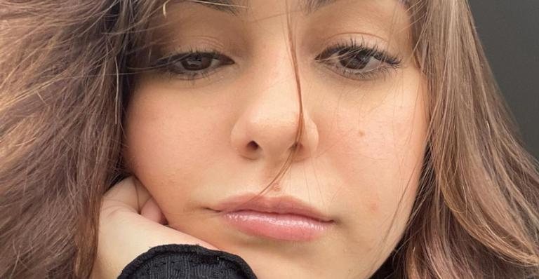Klara Castanho faz brincadeira na web ao publicar cliques de dia alérgico - Reprodução/Instagram