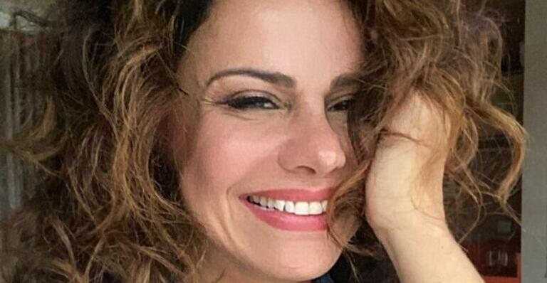 Viviane Araújo impressiona com selfie de biquíni - Reprodução/Instagram