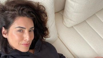 Fernanda Paes Leme chama atenção ao posar só de jaqueta - Reprodução/Instagram