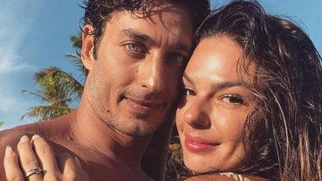 Isis Valverde e André Resende posam juntos na praia - Reprodução/Instagram