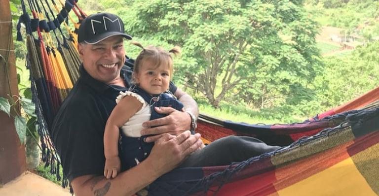 Mauricio Mattar celebra mais um mês de vida da filha, Ilha - Reprodução/Instagram