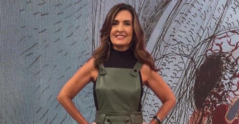 Fátima Bernardes impressiona web ao posar com vestido preto - Foto/Instagram