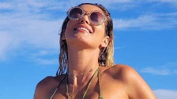 De biquíni fio dental, Lívia Andrade ostenta corpo impecável - Reprodução/Instagram