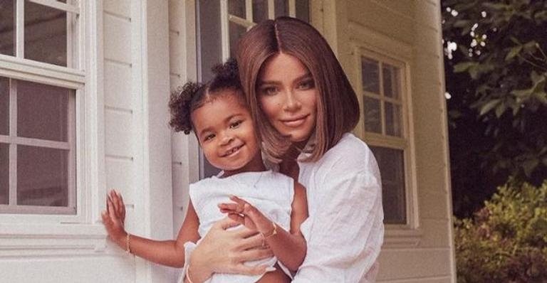 Khloé Kardashian posa no espelho com a filha e encanta web - Reprodução/Instagram