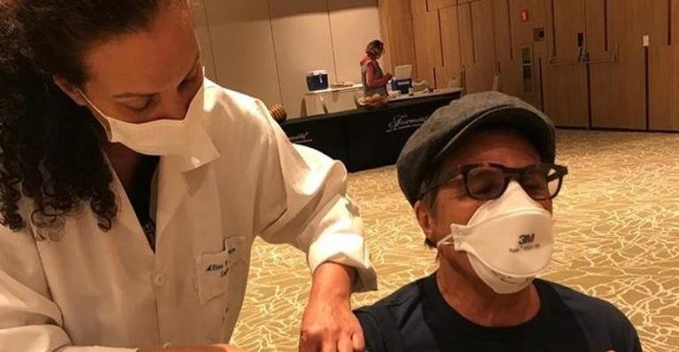 Evandro Mesquita é vacinado contra a Covid-19 - Reprodução/Instagram