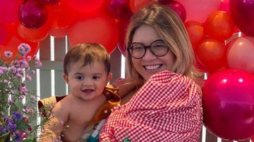Marília Mendonça aproveita banho de piscina com o filho - Reprodução/Instagram