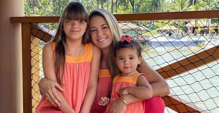 Ticiane Pinheiro e as filhas se vestem de coelhinhas - Reprodução/Instagram