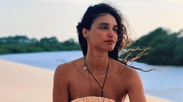 Débora Nascimento exibe sua beleza natural ao posar para lindo registro durante um passeio de barco - Reprodução/Instagram